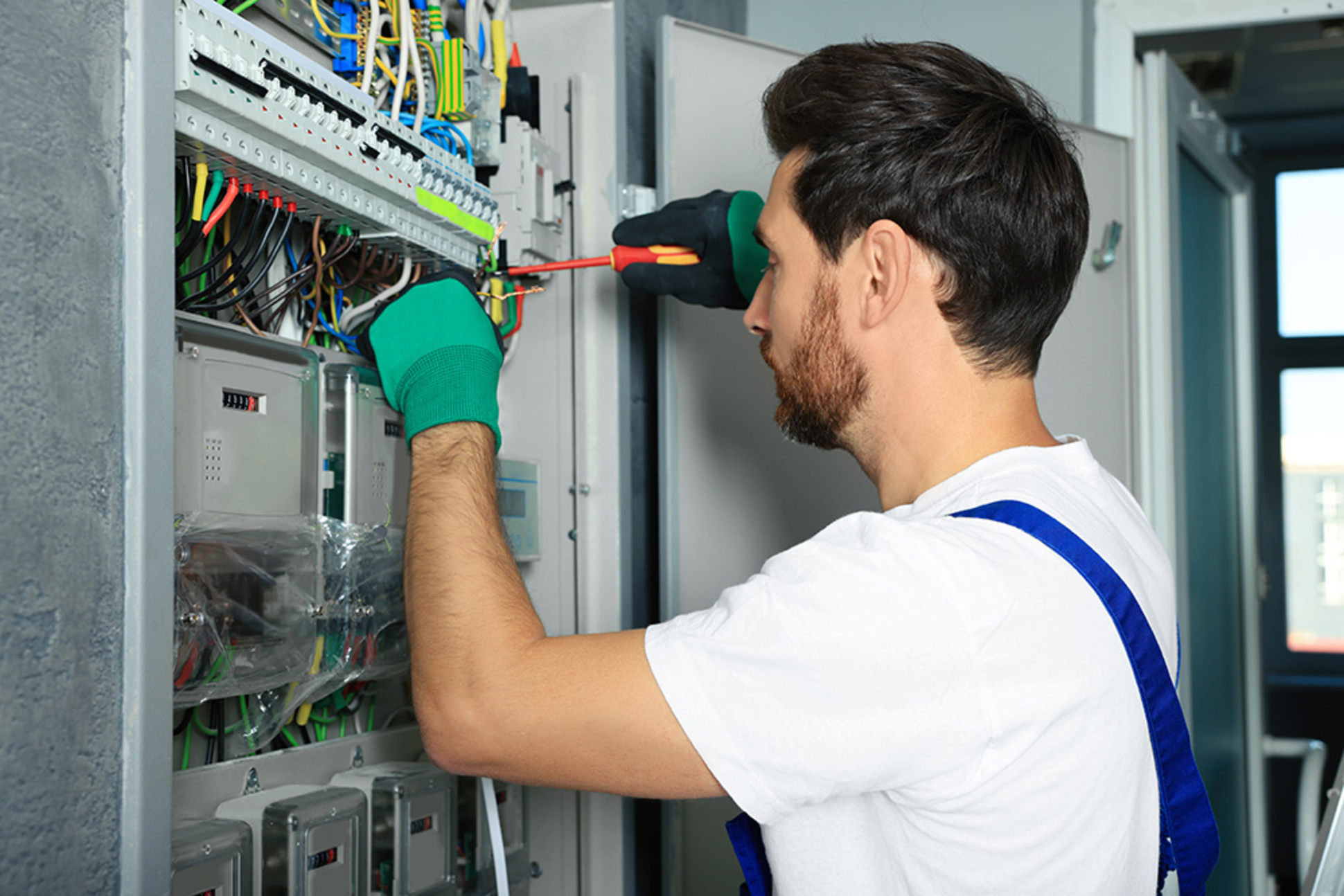 Nieder­spannungs­anlagen bei Zenrise GmbH in Pfungstadt