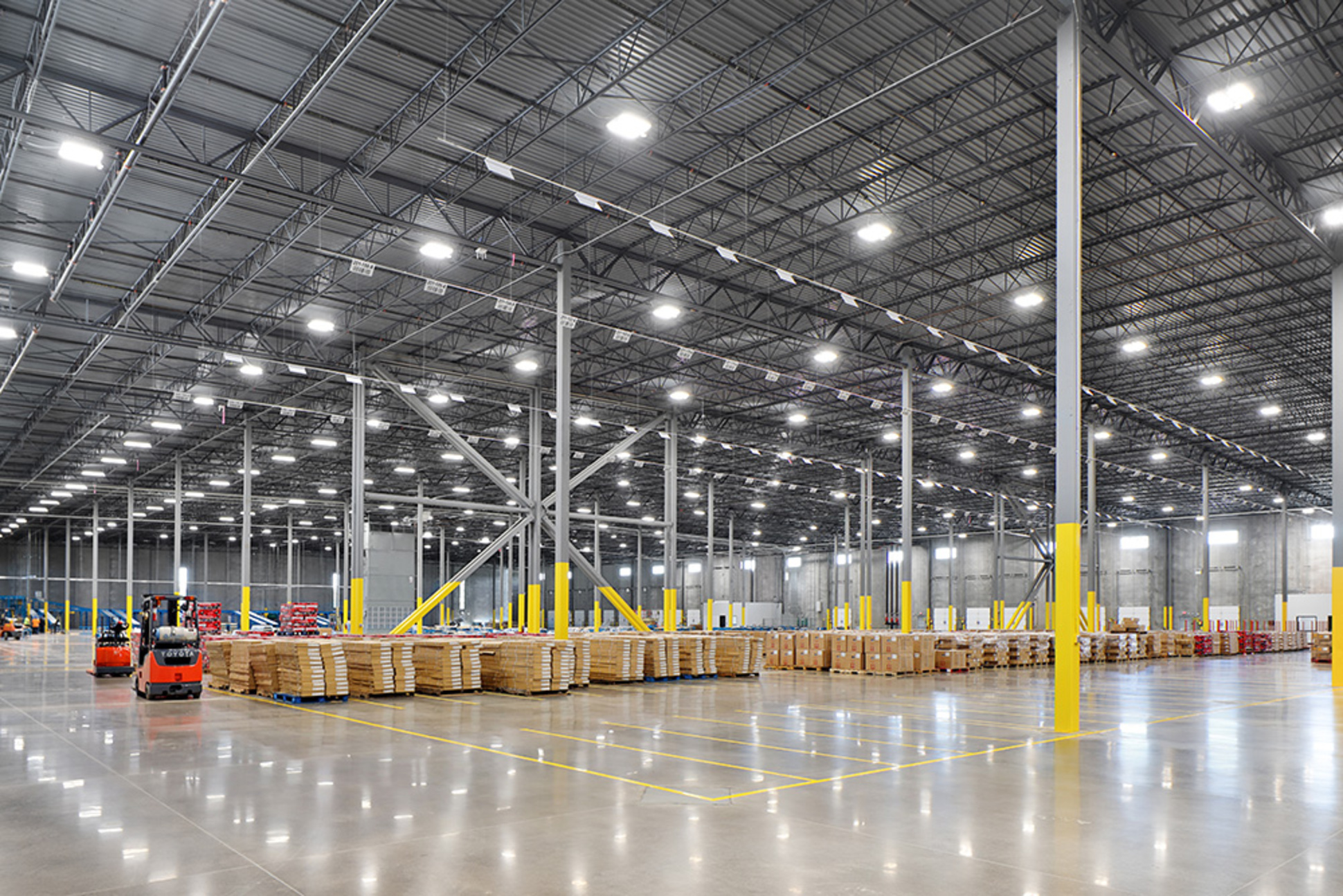 Industrie­beleuchtung bei Zenrise GmbH in Pfungstadt